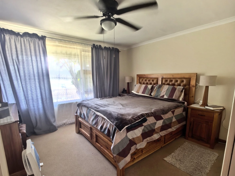 5 Bedroom Property for Sale in Fraaiuitsig Western Cape